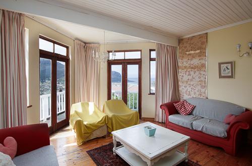 5 Bedroom Property for Sale in Fish Hoek Western Cape